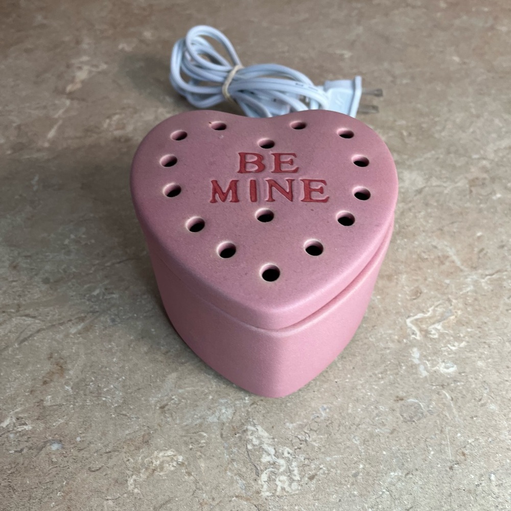 Scentsy Be Mine Heart Pink Ceramic Wax Warmer
